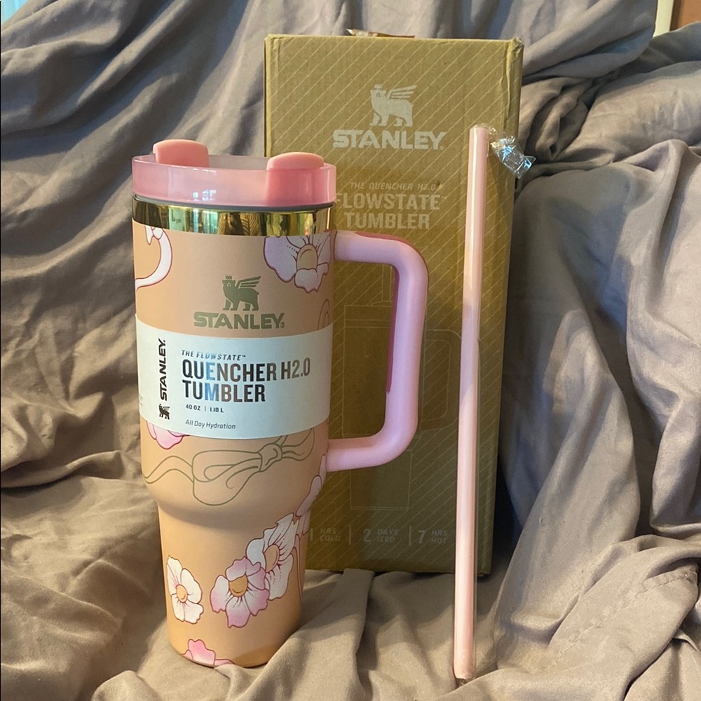 NIB - Stanley Quencher H2.0 Tumbler - Barbie '80's Peaches and Cream